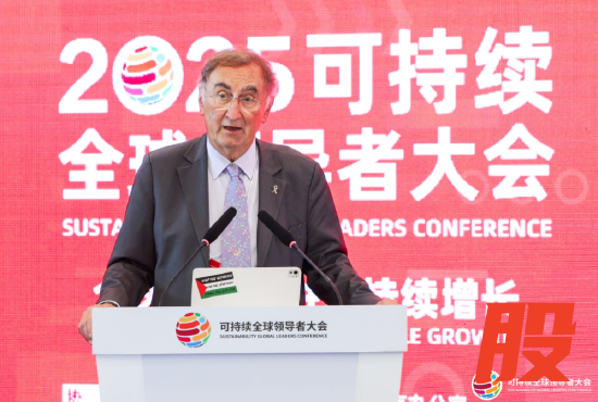 世界绿色设计组织副主席，前联合国气候变化助理秘书长雅诺斯·帕兹托